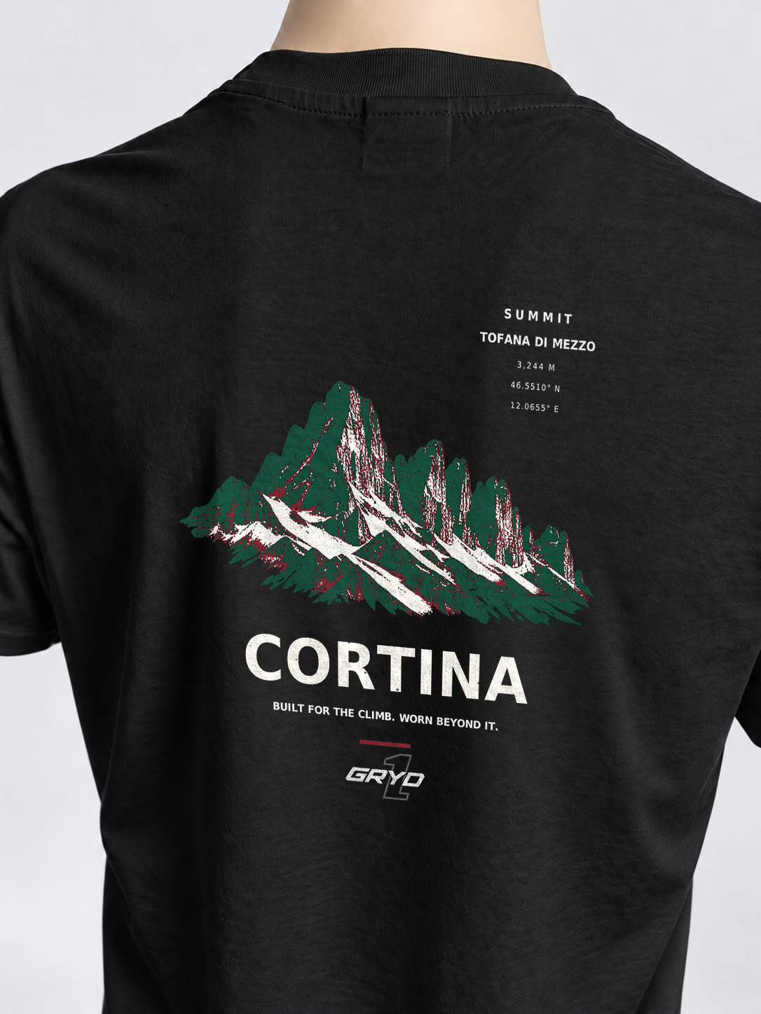 GRYD1 Summit Cortina T-shirt in black – three-quarter rear view | Black